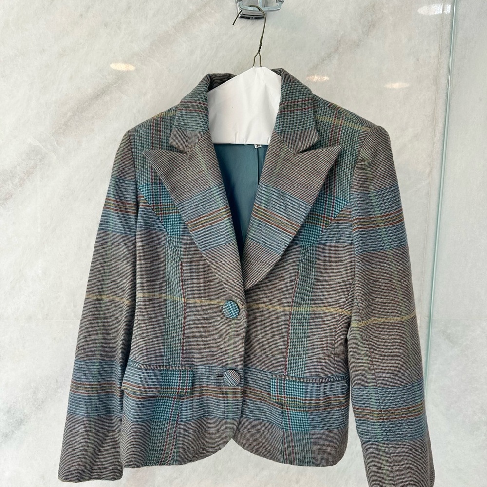 Elegant Gray Plaid Women's Blazer